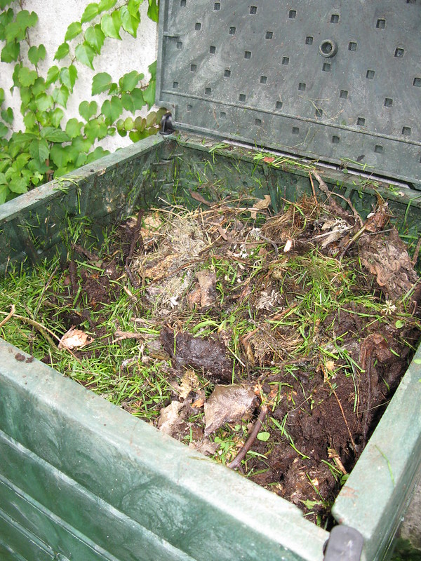 Compost bin